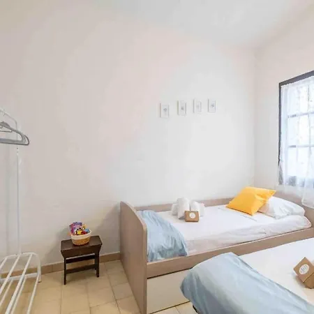 A 4 Minuti Dal Mare E Dal Centro Paese! Incantevole Indipendente Con Giardino Сasa de vacaciones *