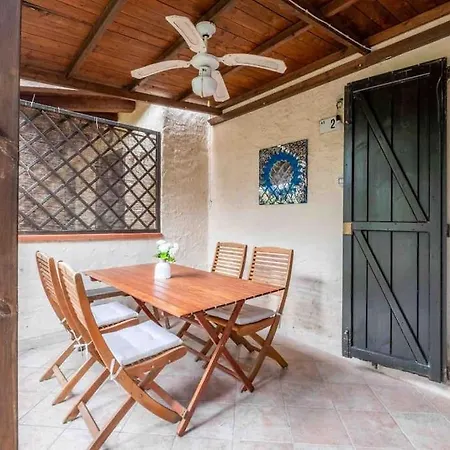 Сasa de vacaciones A 4 Minuti Dal Mare E Dal Centro Paese! Incantevole Indipendente Con Giardino San Teodoro (Sardinia)