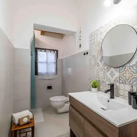 Сasa de vacaciones A 4 Minuti Dal Mare E Dal Centro Paese! Incantevole Indipendente Con Giardino *