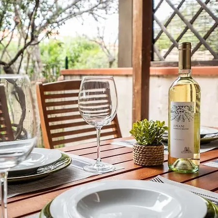 A 4 Minuti Dal Mare E Dal Centro Paese! Incantevole Indipendente Con Giardino Сasa de vacaciones